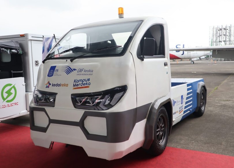 Material Handling Electric Vehicle for Aircraft Maintenance Facility